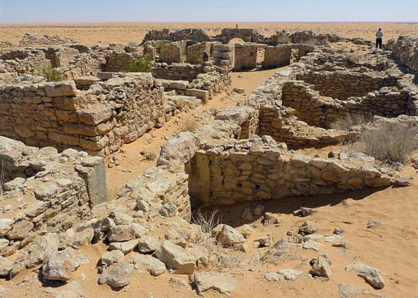 Castellum_Tisavar_(Ksar_Rhilane,_Ksar_Ghilane),_Tunisia_a