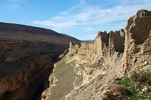 Mides_village_and_canyon_a